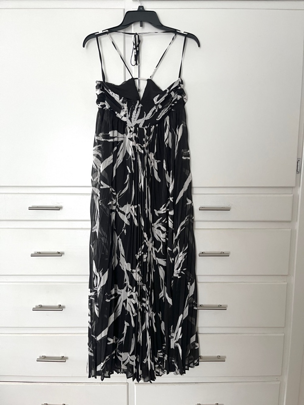 White House Black Market 🆕 Black & White Pleated Halter Maxi Dress size 4 - Picture 6 of 13